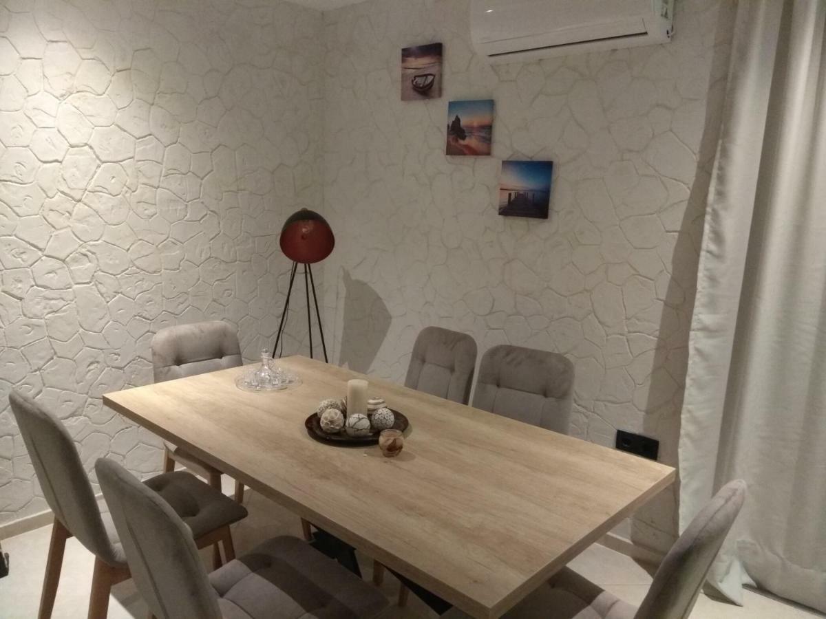 Tholos  Villa Gusta מראה חיצוני תמונה